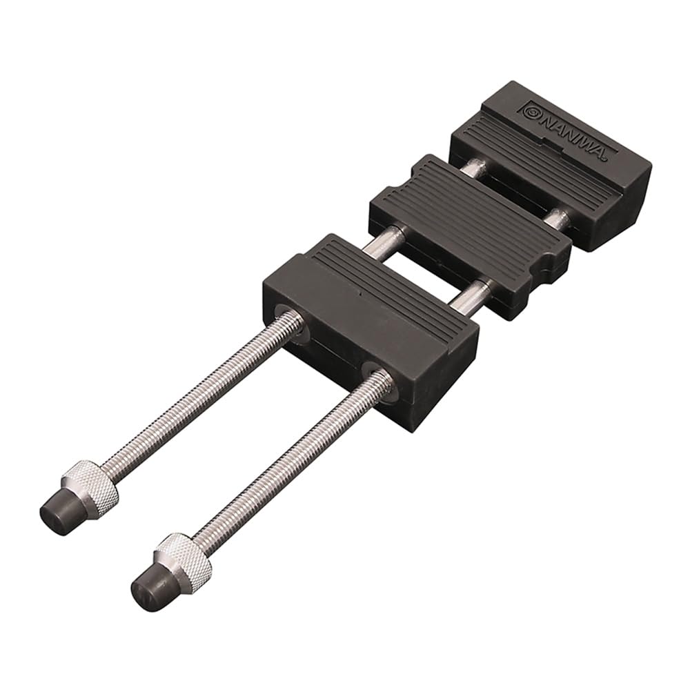 岩上に立つ 大形センターカップスプレーガン KIWAMI4 WBXシリーズ